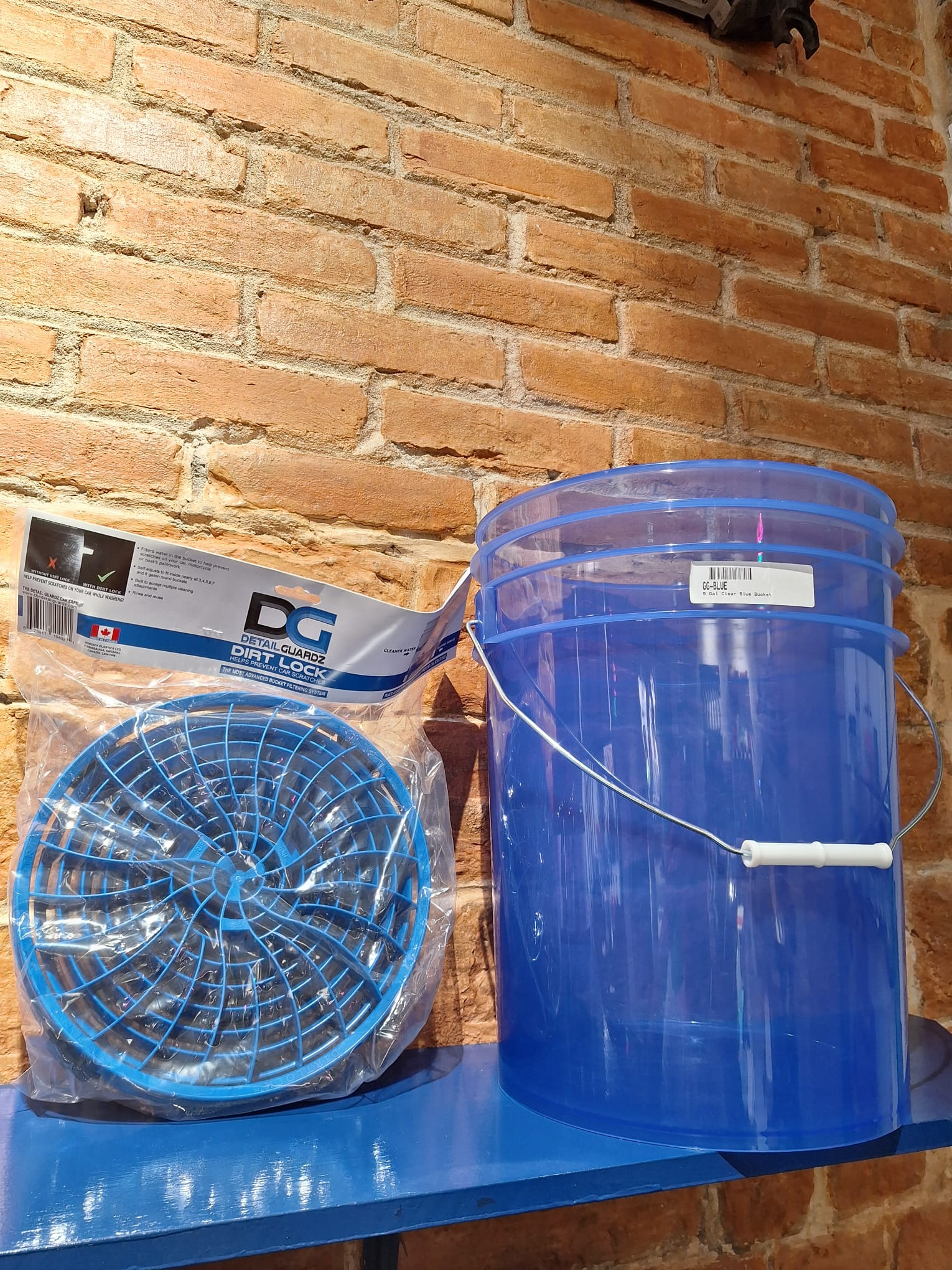Image of Blue Grit Guard Bucket + Blue Detail Guardz Dirtlock